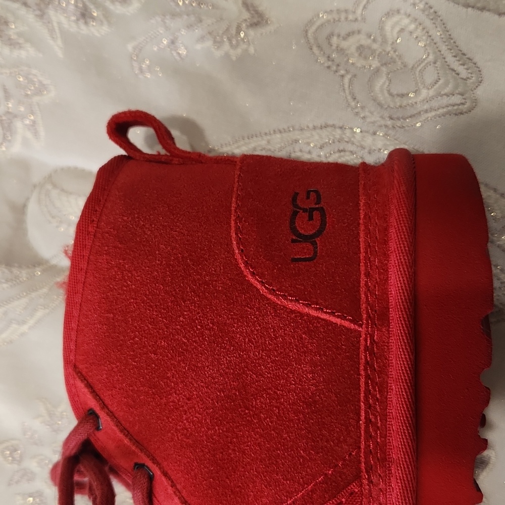 In great condition. Kid's Neumen ll Boot Toddler - UGG - Picture 2 of 5